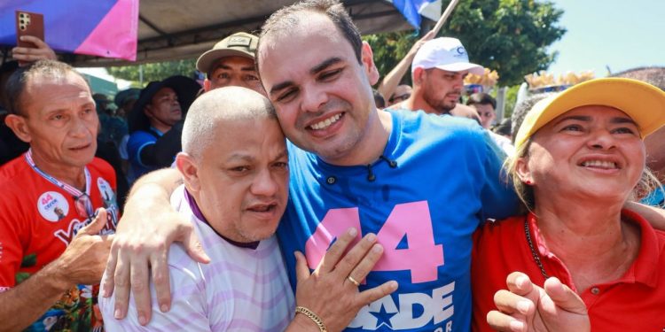 Em Manacapuru, Roberto Cidade mobiliza mais de quatro mil apoiadores na manhã do primeiro dia de campanha