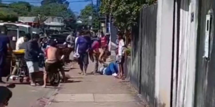 Após descer rua, motociclista perde controle e bate contra muro em Maués