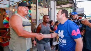 Roberto Cidade começa corpo a corpo da campanha pelo Jorge Teixeira, na zona Leste