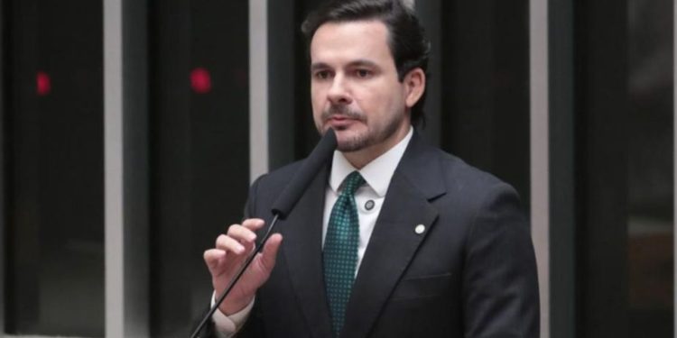 Capitão Alberto Neto cobra intervenção urgente do Ministério da Justiça contra avanço das facções no Amazonas