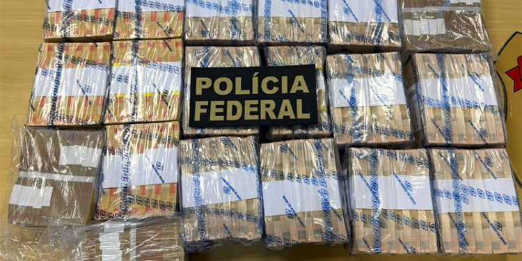Clientes sacam R$ 700 mil e são pres0s na porta do banco em Manaus