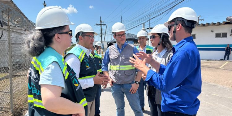 A ação faz parte do plano de manutenção preventiva da empresa para preparar a infraestrutura de distribuição de água para o período do verão amazônico e da estiagem dos rios. Foto: Divulgação/Semcom