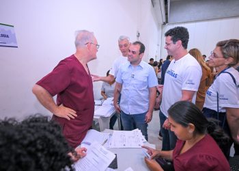 Governador acompanhou o início da oferta de atendimentos em consultas, exames e Telessaúde, além de serviços de assistência social, cidadania, empreendedorismo e trânsito. Foto: Divulgação