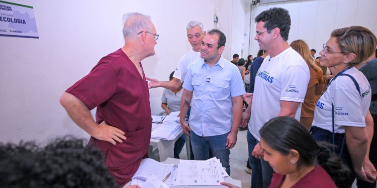 Governador acompanhou o início da oferta de atendimentos em consultas, exames e Telessaúde, além de serviços de assistência social, cidadania, empreendedorismo e trânsito. Foto: Divulgação