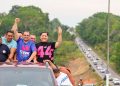 Cerca de 300 carros participaram da carreata, que teve aproximadamente sete quilômetros de extensão. Foto: Divulgação