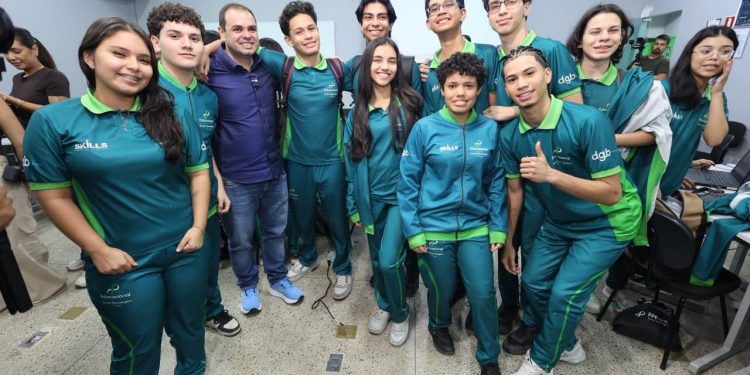 Roberto Cidade aposta em tecnologia e qualificação para preparar estudantes do Amazonas para o futuro