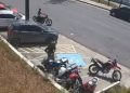 Dois suspeitos chegam ao local a bordo de outra motocicleta. Foto: Reprodução