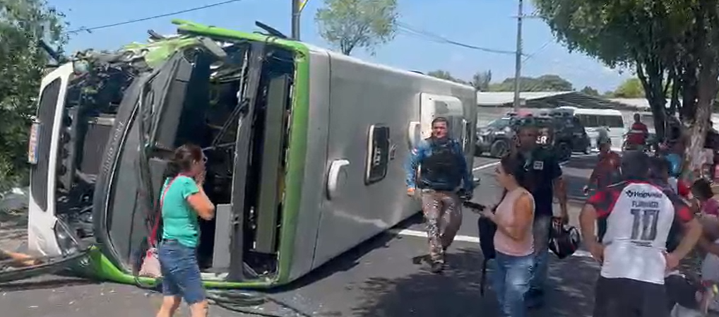 Vários passageiros estavam no transporte público. Foto: Reprodução