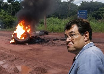 Contrariando discurso de Eduardo Braga, moradores protestam na BR-319 e cobram melhorias em Realidade