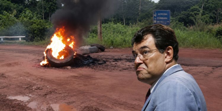 Contrariando discurso de Eduardo Braga, moradores protestam na BR-319 e cobram melhorias em Realidade