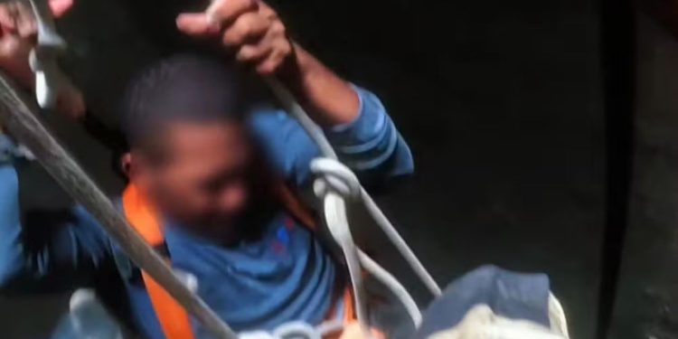 Homem fica 40 minutos pendurado dentro de caixa d’água e é resgatado pelos bombeiros em Manaus