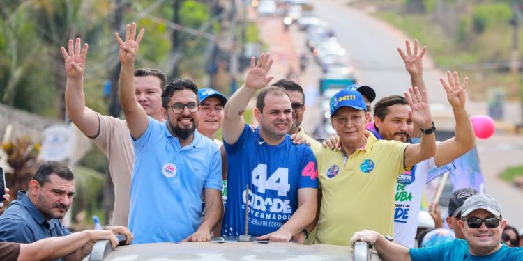 Adjuto Afonso participa de carreata em Iranduba ao lado de Roberto Cidade