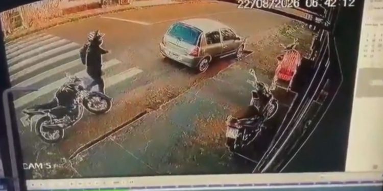 Suspeito assalta loja de joias e desaparece após fuga de lancha em Manicoré; veja vídeo