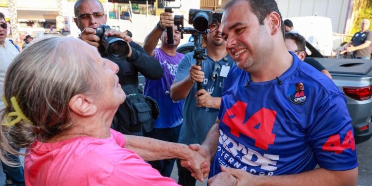 Na Praça 14, Roberto Cidade apresenta propostas e reforça compromisso com a segurança pública