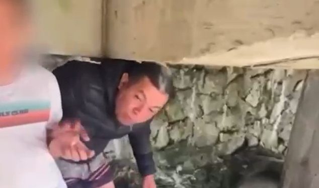Vídeo: banhista flagra homem ‘pegando no pintO’ de menino e chama a polícia
