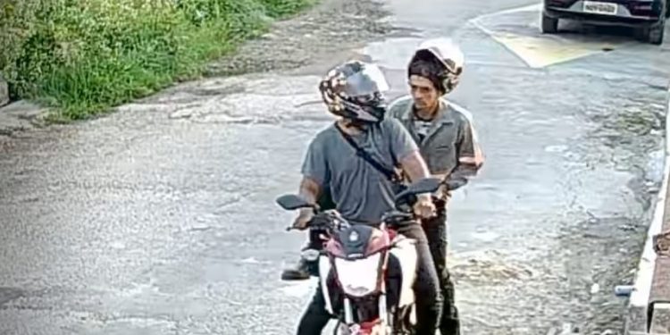 Moradores são ass@ltad0s dentro de casa antes de saírem para o trabalho em Manaus