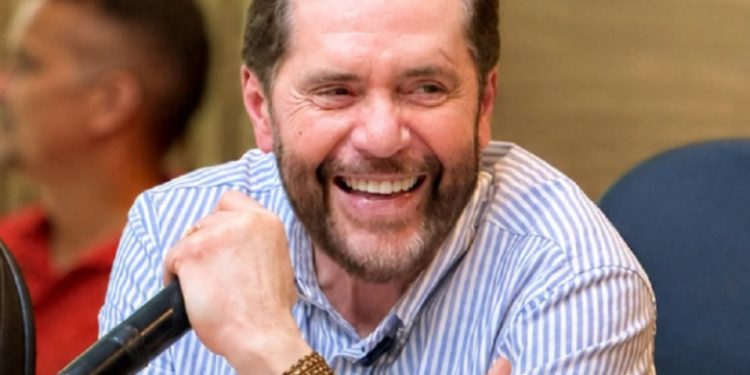 Vídeo: Plínio Valério pede voto bolsonarista após renegar bolsonarismo: ‘tive o dobro de votos do Bolsonaro’