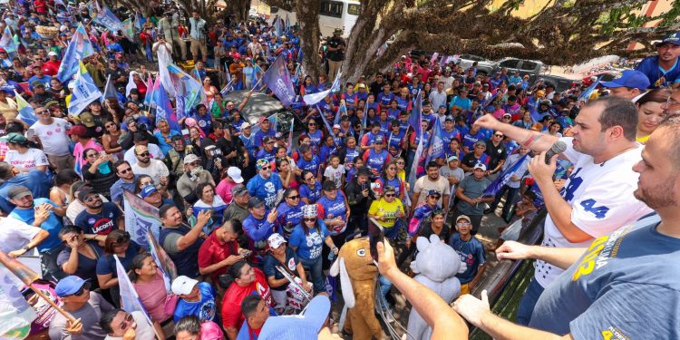 Roberto Cidade encerra maratona deste final de semana pelo interior com mega carreata em Itacoatiara