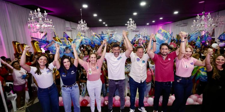 Adjuto Afonso reúne mais de 1.500 mulheres em Manaus