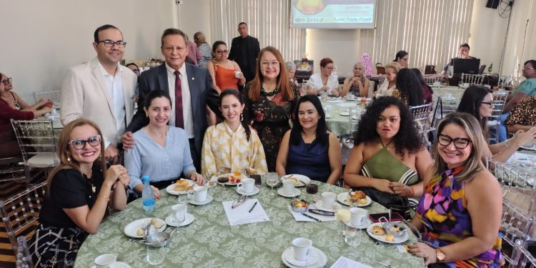 Lei de Adjuto Afonso institui o ‘Dia Florescer da Autoestima da Mulher’ no Amazonas