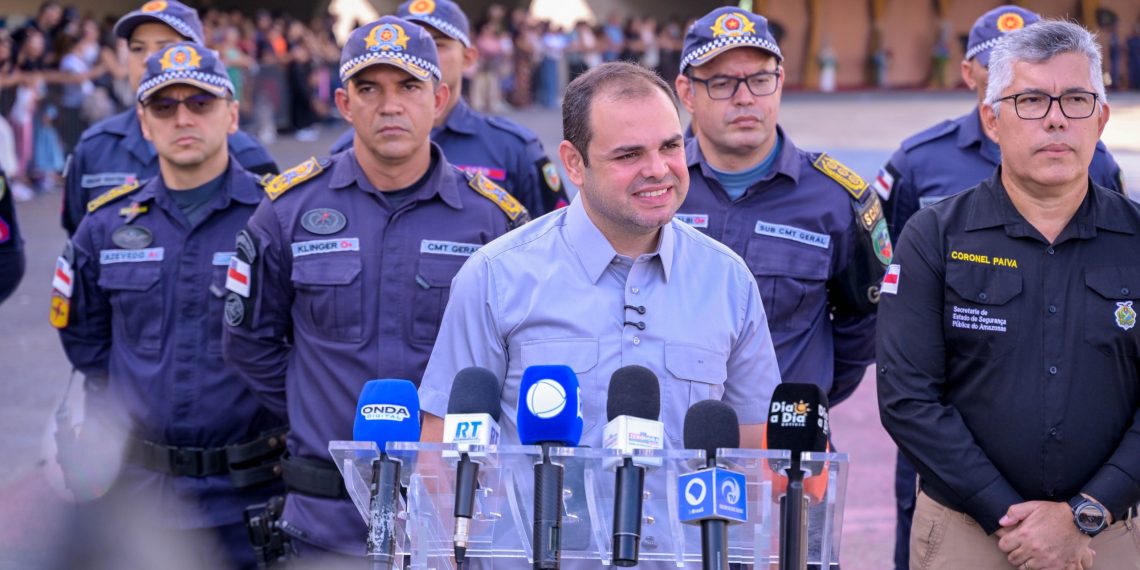 Governador Roberto Cidade acompanha incorporação de 502 novos soldados ao efetivo da Polícia Militar