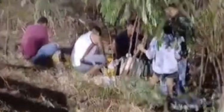 Casal perde controle de moto e cai às margens do Igarapé do 40 em Manaus