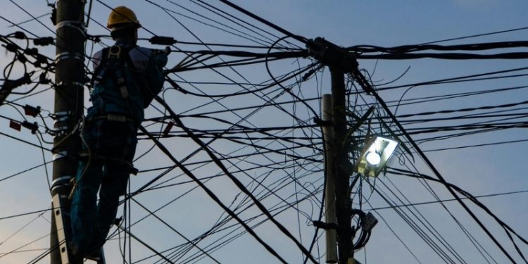 Âmbar Energia é questionada pelo MPAM após troca de cabos que tem causado oscilações e incêndios em Manaus