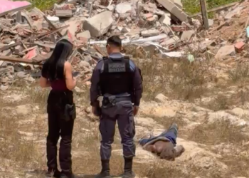 Vídeo: Funcionários de posto encontram homem m0rt0 em área de mata na Zona Norte de Manaus