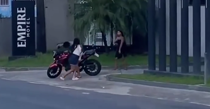 Vídeo: Em Manaus, mulher ‘amassa’ na p0rr@da o marido e a amante na saída do motel
