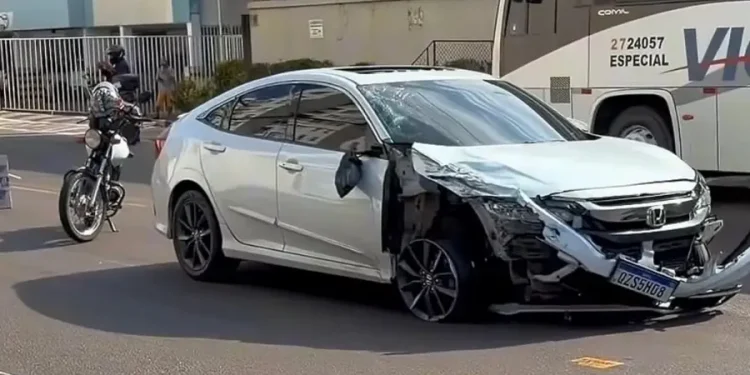Supostamente bêbad0, motorista f0g3 após atr0p3lar motociclista em frente a condomínio em Manaus