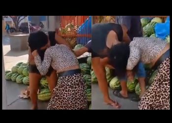 Vídeo mostra duas  moças ‘brigand0 por causa de macho’ na porta da feira no Amazonas