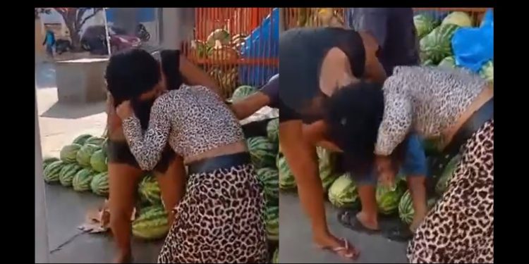 Vídeo mostra duas moças ‘brigand0 por causa de macho’ na porta da feira no Amazonas