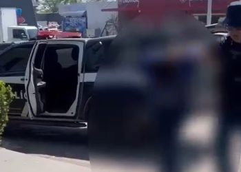 Vídeo: mulher é enf0rcada pelo companheiro e pede socorro à polícia em Manaus