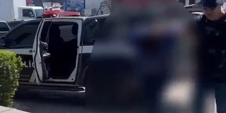 Vídeo: mulher é enf0rcada pelo companheiro e pede socorro à polícia em Manaus