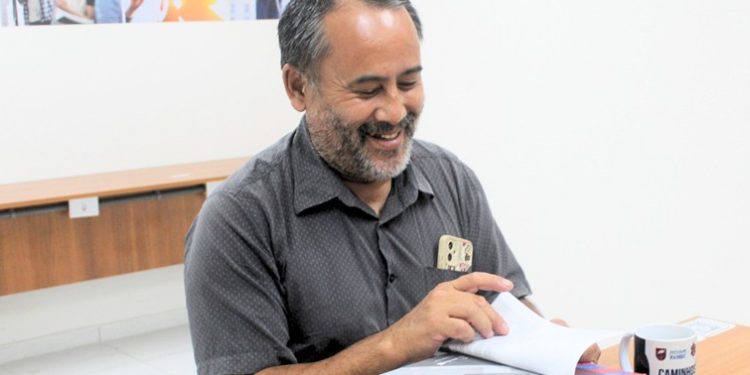 Pedreiro que viralizou ao fazer a própria defesa ganha bolsa integral para cursar Direito em Manaus