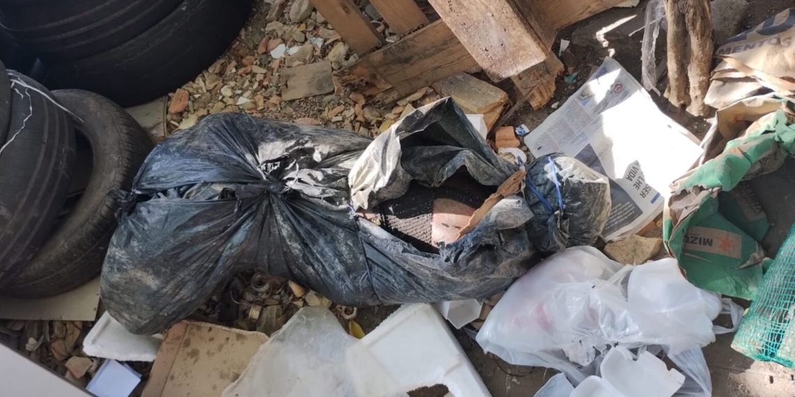 C0rp0 de mulher é encontrado em sacola plástica no bairro Vila da Prata; pedestre foi quem viu