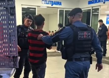 Aluno é esf4que4do dentro de sala de aula durante discussã0 em faculdade de Manaus