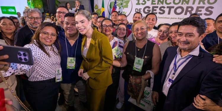 Thaisa Cidade acompanha abertura do 13º Encontro de Gestores do Amazonas