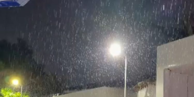 Após dias de calor e fumaça, chuva forte cai em vários bairros de Manaus nesta quinta-feira
