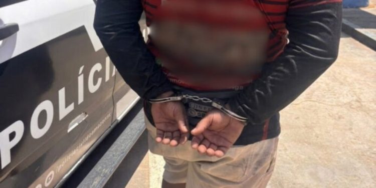 Após agr3d1r companheira com pedaço de madeira e enteado com cadeira, homem é preso em Itapiranga