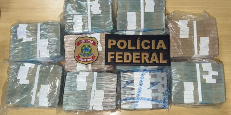 Combate a cr1mes eleitorais: PF prende homem com arma e quase R$ 1 milhão em Manaus