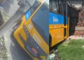 Vídeo mostra ‘Amarelinho’ perdendo o controle e destruindo frente de casa em Manaus