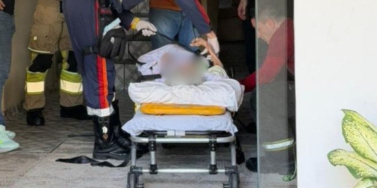 Idosa de 93 anos é resgatada com apenas 20 kg em situação de abandono em Manaus