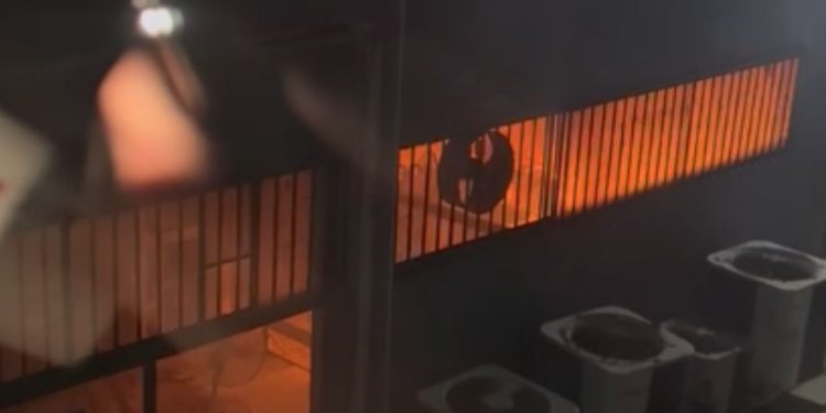 Princípio de incêndio próximo à Universidade Nilton Lins assusta moradores e deixa local sem energia