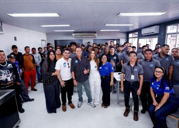 Adjuto Afonso destaca geração de empregos durante visita à Amazon Motors em Manaus