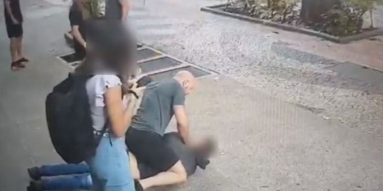 Veja: Ex pega celular da companheira e sai correndo, mas é perseguido por delegado e acaba detido