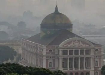 Corredor de nuvens com chuva pode amenizar fumaça no Amazonas