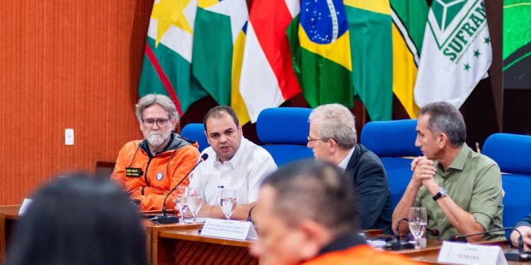 Governador Roberto Cidade recebe ministros e reforça atuação conjunta contra incêndios florestais no Amazonas
