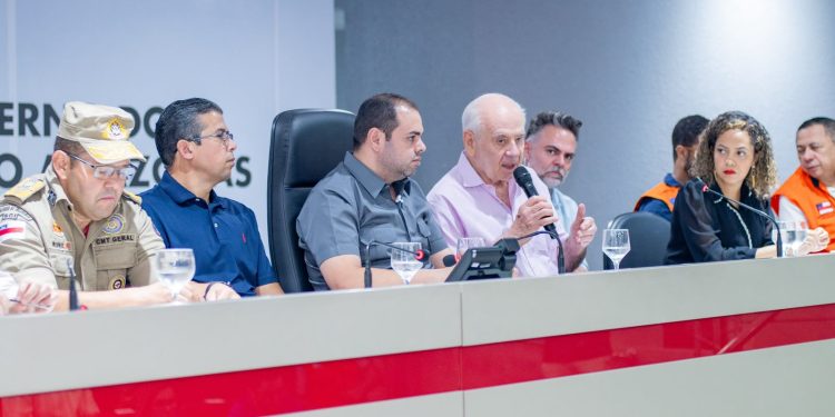 Governador Roberto Cidade alinha ações com municípios e Governo Federal para enfrentar incêndios florestais no Amazonas