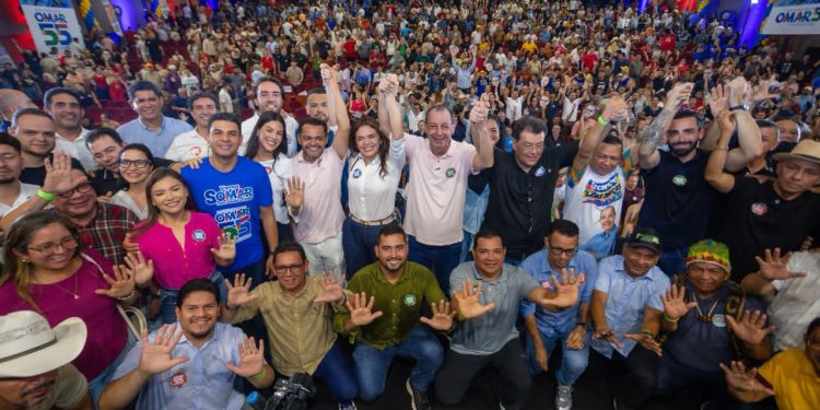 PoderData: Omar Aziz tem 56% dos votos válidos e abre 12 pontos de vantagem sobre adversária